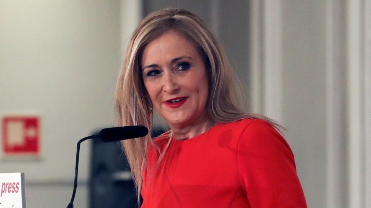 La presidenta de la Comunidad de Madrid Cristina Cifuentes en los desayunos informativos de Europa Press.-/ BALLESTEROS (EFE)