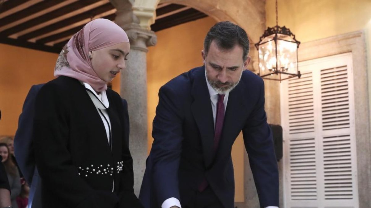 Felipe Vi, en el encuentro con los niños-/ BALLESTEROS (EFE)