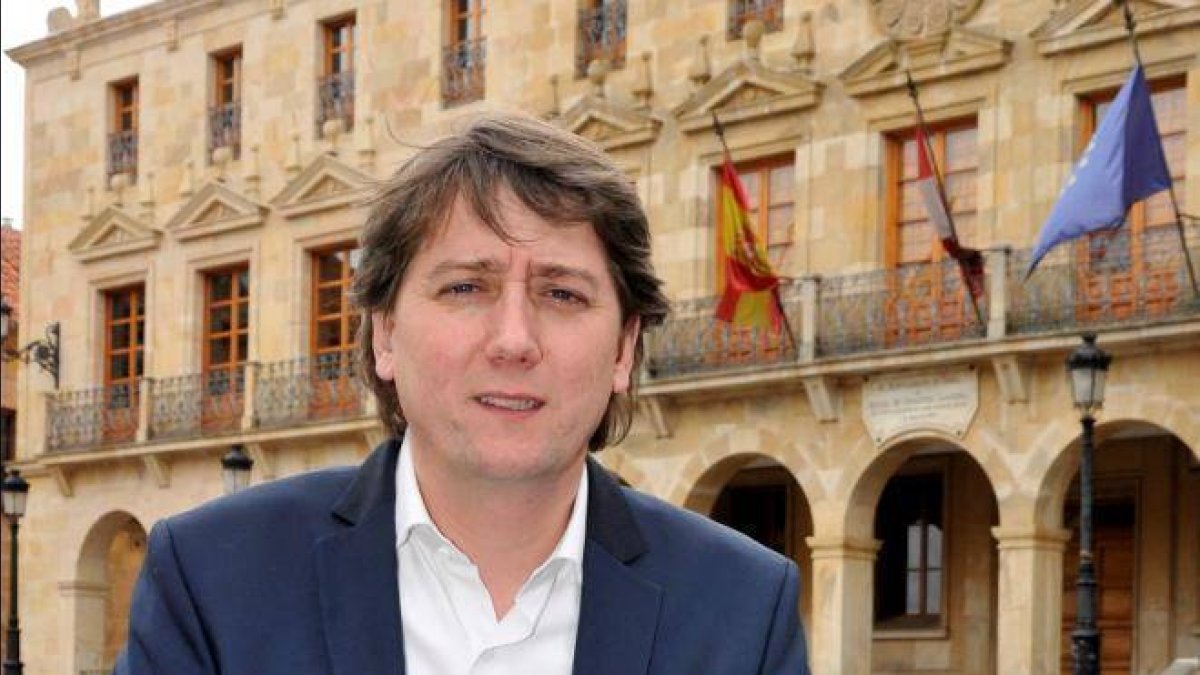 Carlos Martínez Mínguez.-