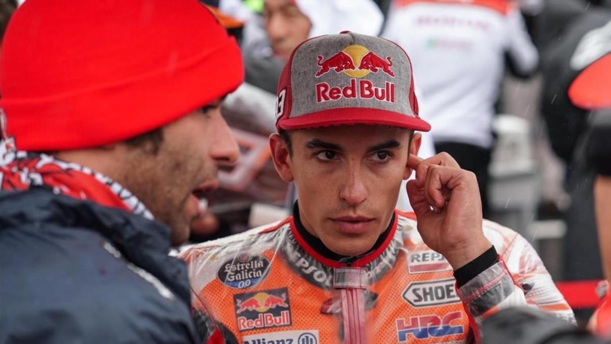 Marc Márquez, en la parrilla de hoy de MotoGP, junto a Danilo Petrucci-ALEJANDRO CERESUELA