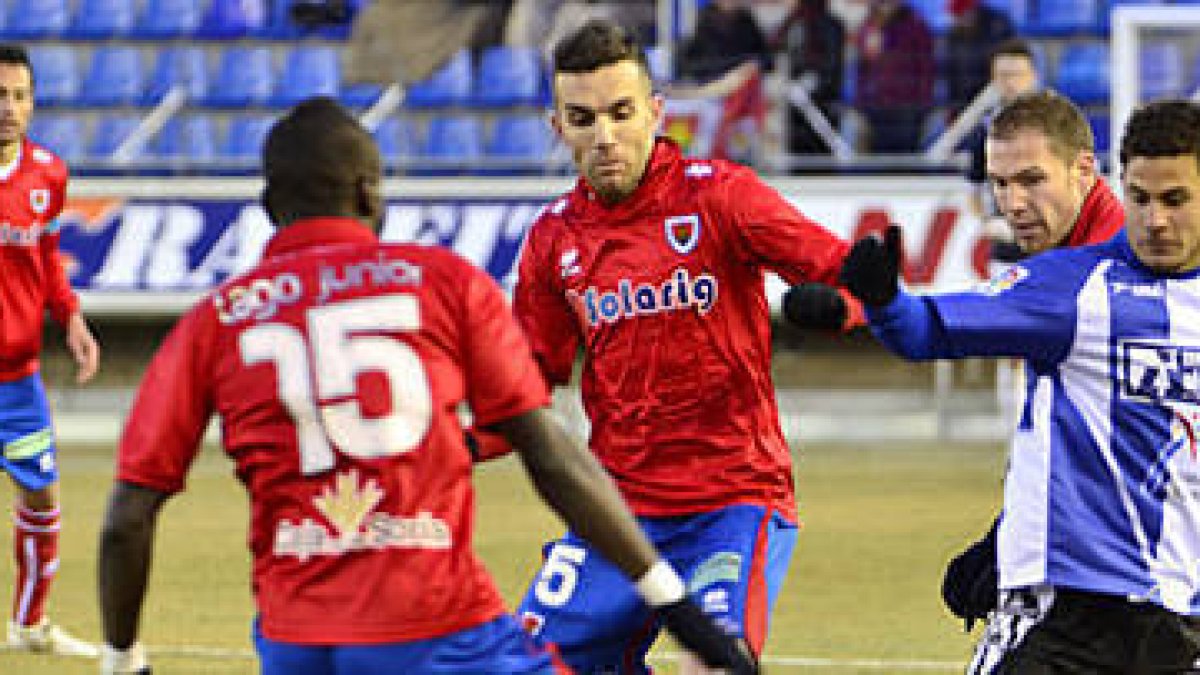 Julio Álvarez llevará la manija del equipo en labores ofensivas. / VALENTÍN GUISANDE-