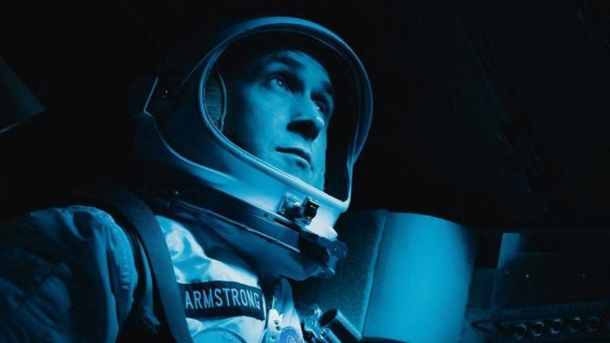 Ryan Gosling, como Neil Armstrong, en un fotograma de First man.-EL PERIÓDICO