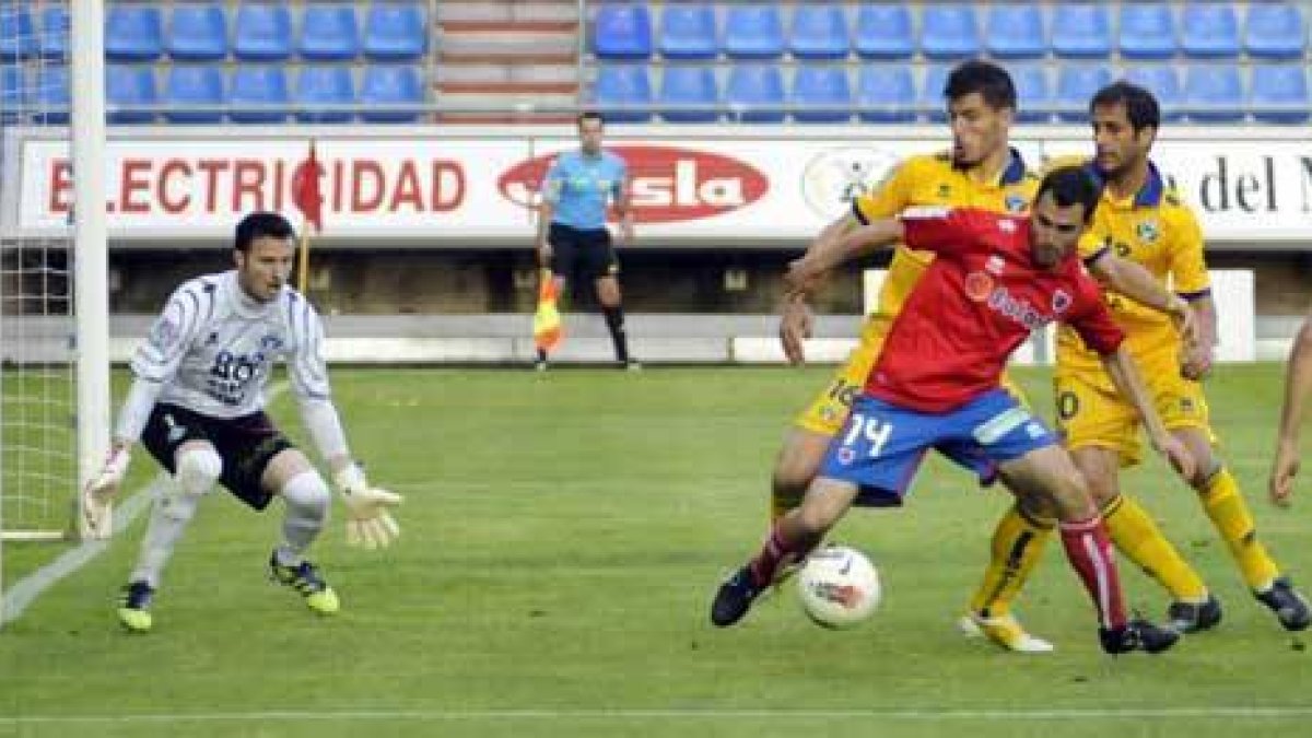 Último encuentro de la pasada temporada del Numancia ante el Alcorcón. / A. Martínez-