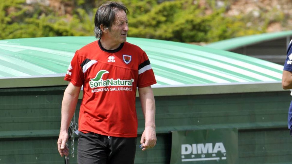 El entrenador del Numancia, Juan Antonio Anquela.-VALENTÍN GUISANDE