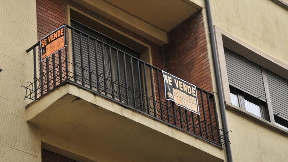 Anuncios de pisos en venta en la capital.-Valentín Guisande