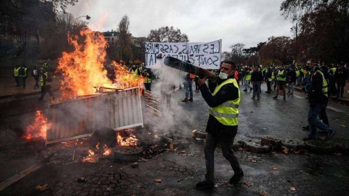 Protestas de los chalecos amarillos por las calles de París.-EASSA / AFP