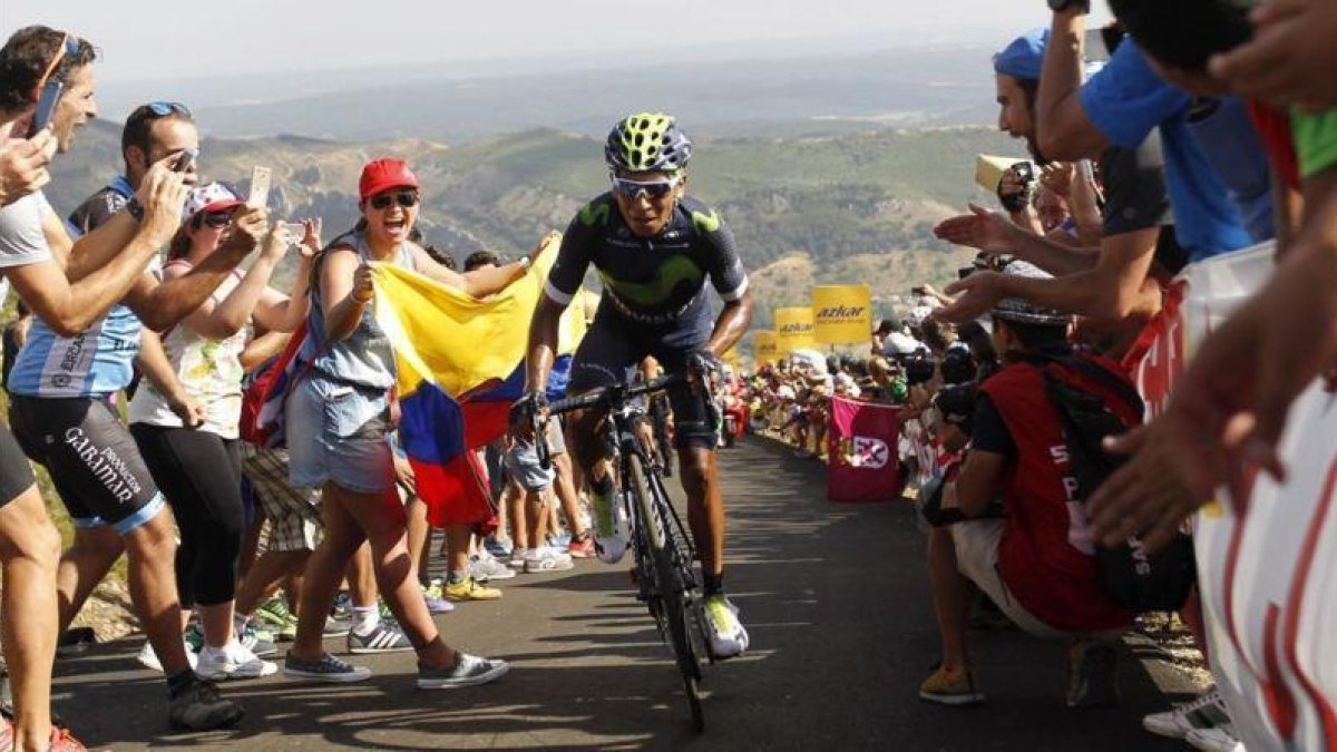 Nairo Quintana, en los últimos metros de La Camperona.-EFE / JAVIER LIZÓN