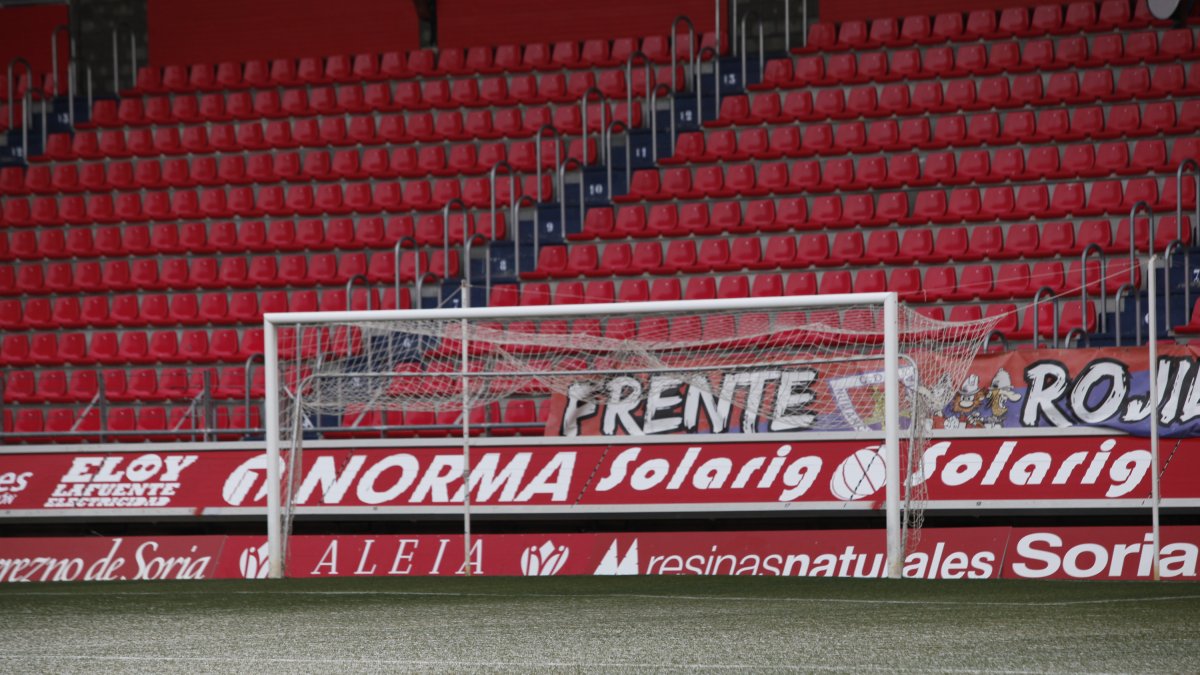 Las gradas de Los Pajaritos estarán vacías si el fútbol regresa para completar la temporada. MARIO TEJEDOR