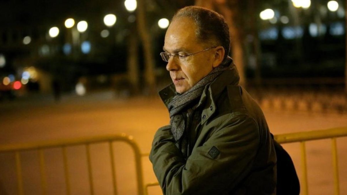 El presidente de Adif, Juan Bravo, tras declarar en la Audiencia Nacional en relación con la compra de Inassa por el Canal de Isabel II, en el caso Lezo.-/ JOSÉ LUIS ROCA