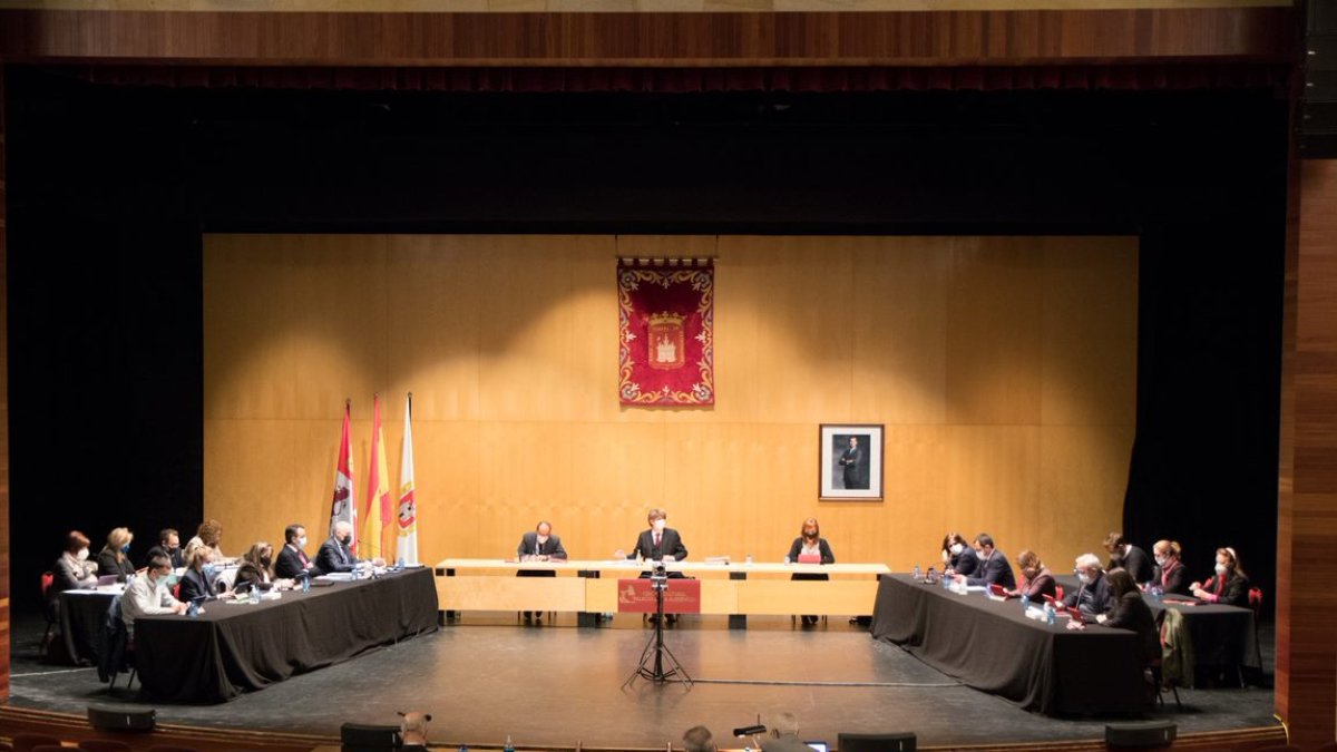 Pleno celebrado ayer en el Palacio de la Audiencia debido a las medidas Covid. GONZALO MONTESEGURO