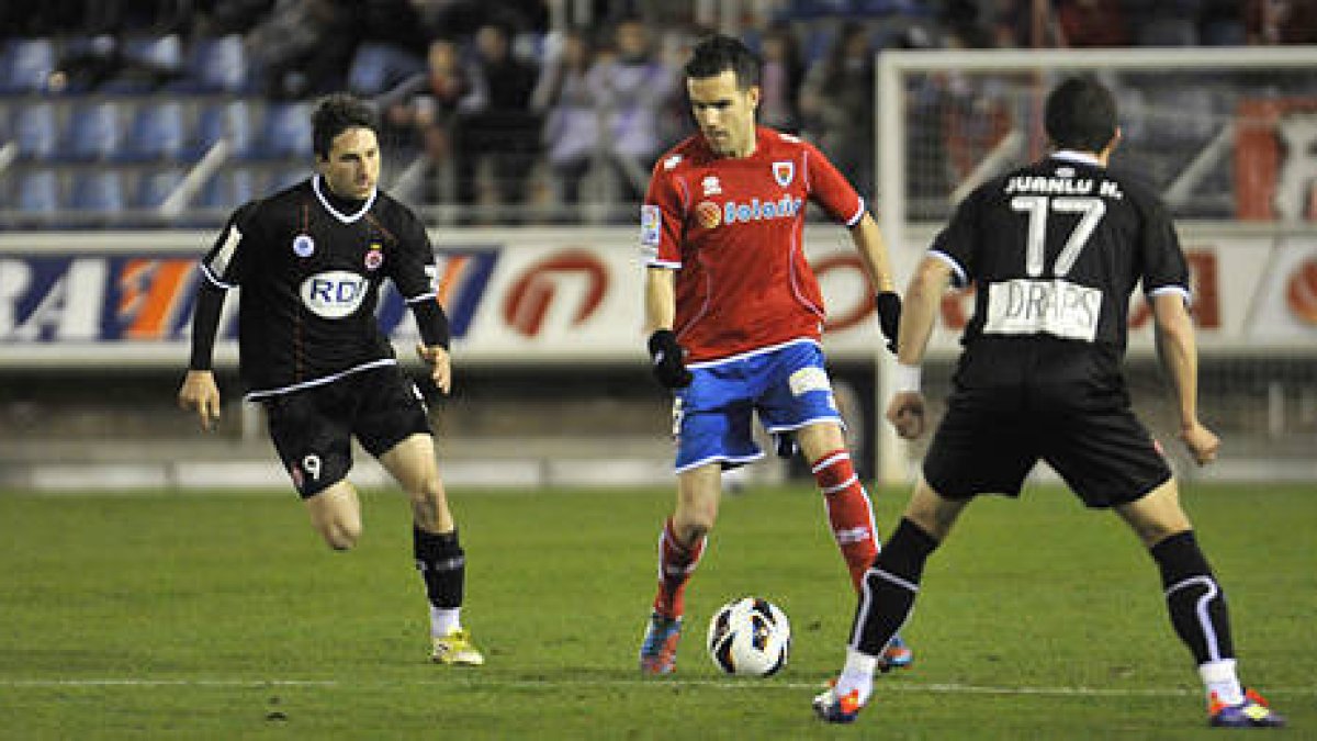 Julio Álvarez en el encuentro de la pasada temporada ante el conjunto gerundense. / DIEGO MAYOR-