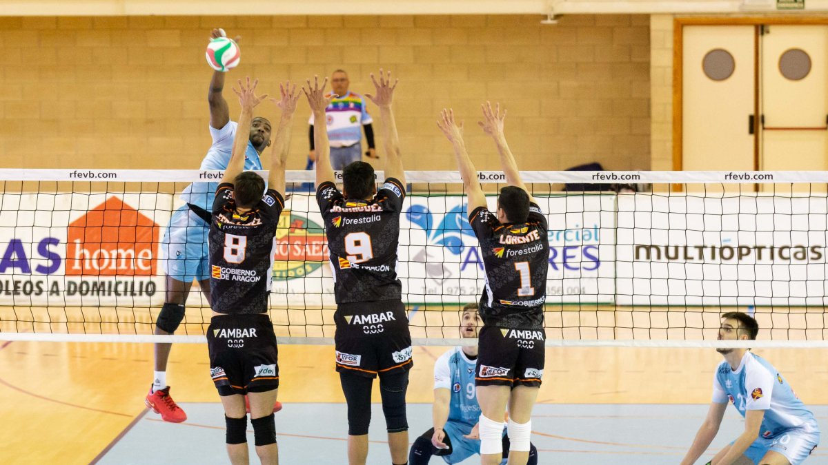 El Río Duero se coloca tercero en la Superliga después de ganar 3-1 a Pamesa Teruel en un encuentro en el que los sorianos se supieron recomponer de su mal juego en el primer set. Desconocidos en esta primera manga para acabar arrasando a su rival. Pele Vargas fuel mejor jugador del encuentro ya que el de Puerto Rico fue clave la remontada de los de Alberto Toribio.