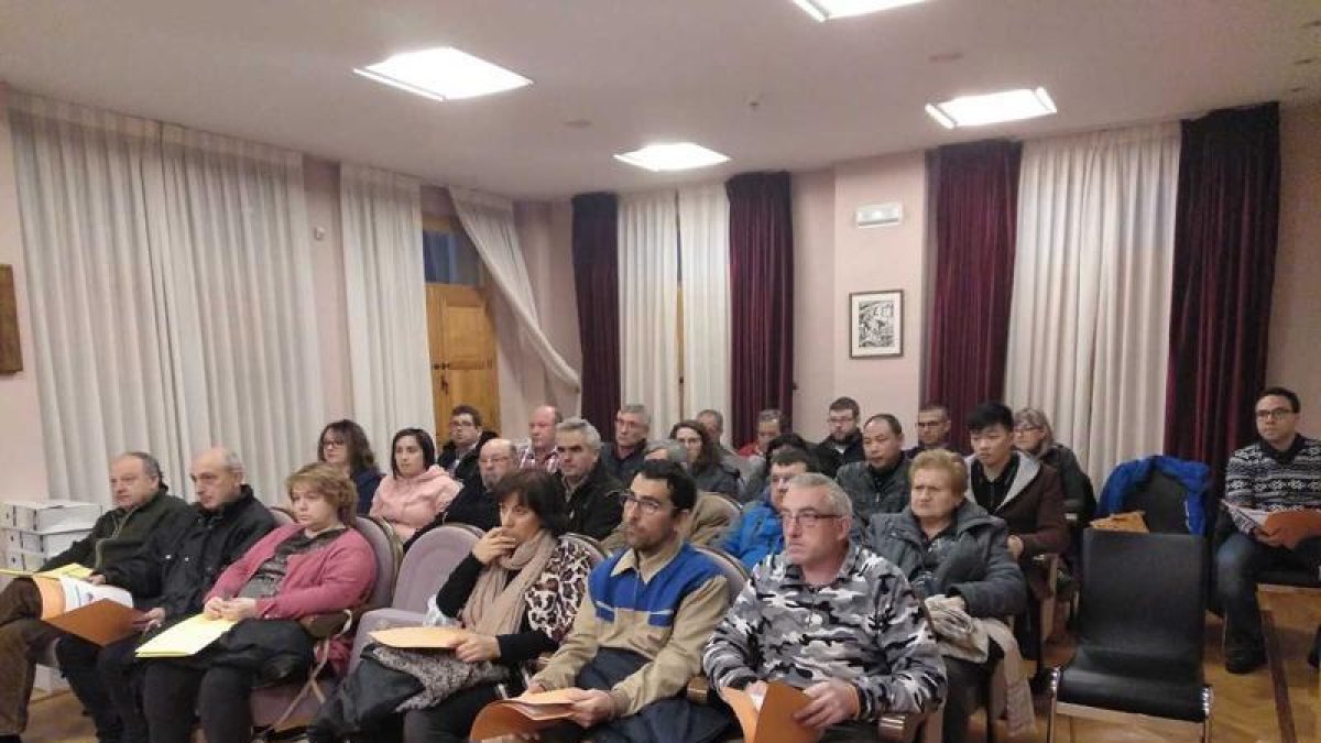 Comerciantes de San Esteban que acudieron a la presentación del Plan de Comercio-A.H.