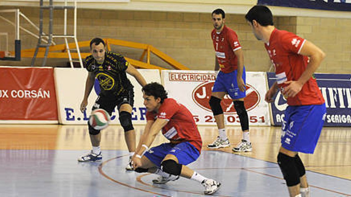 El CMA se la juega esta tarde ante Palma. / V.Guisande-