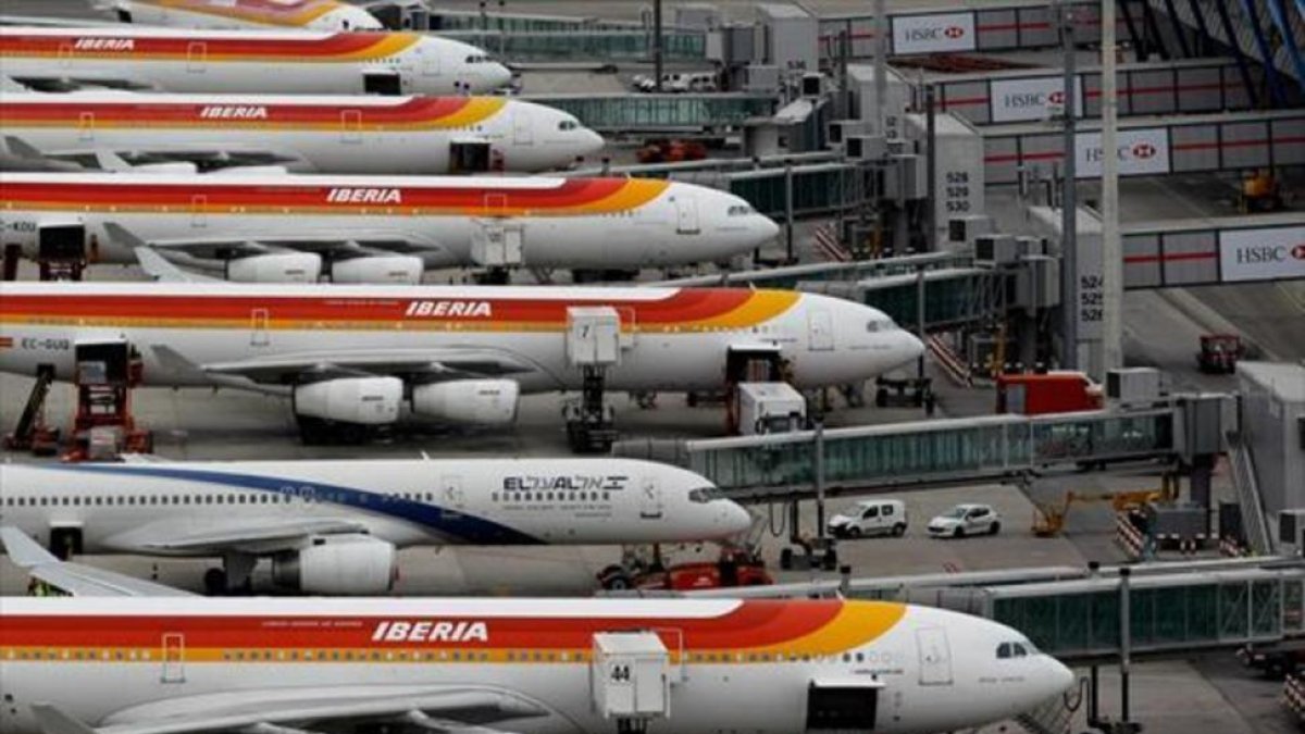 Aviones de Iberia en el aeropuerto de Barajas-JOSÉ LUIS ROCA