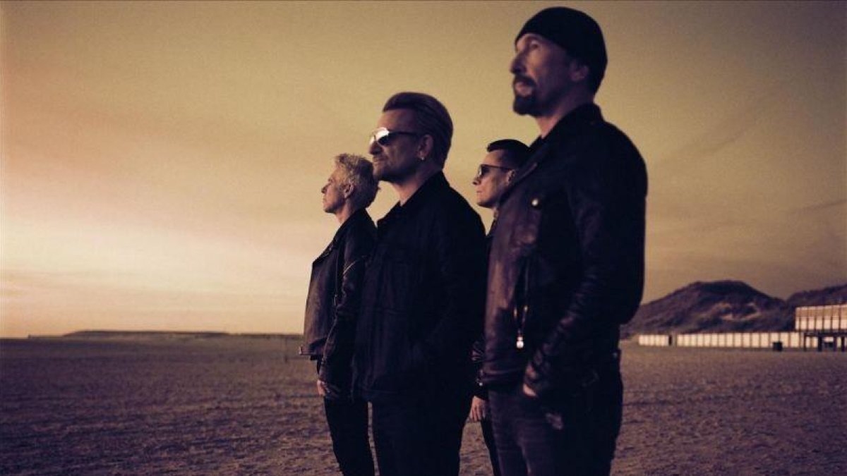 U2, en una imagen promocional, con Adam Clayton, Bono, Larry Mullen Jr y The Edge, de izquierda a derecha.-ANTON CORBIJN