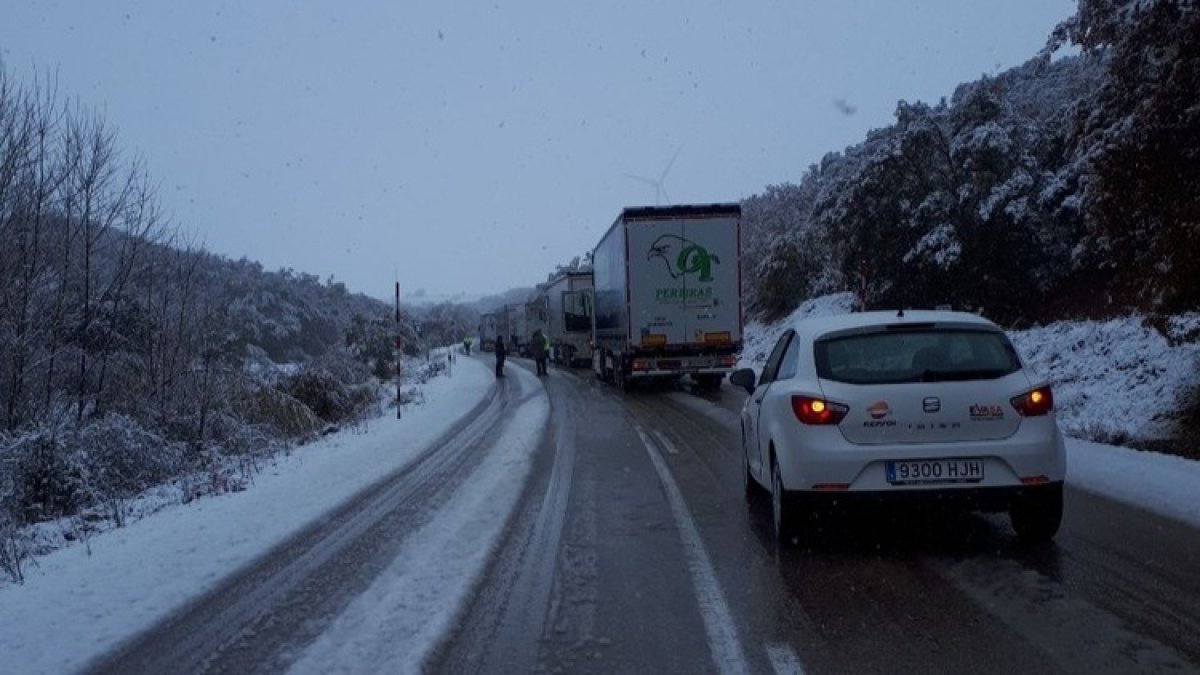 Nieve en una carretera soriana en una imagen de archivo. MARIO TEJEDOR