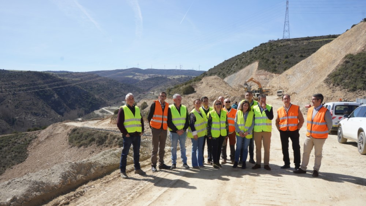 Imagen de archivo de la visita a las obras en la carretera SO-630 entre Castilruiz y San Pedro Manrique.
