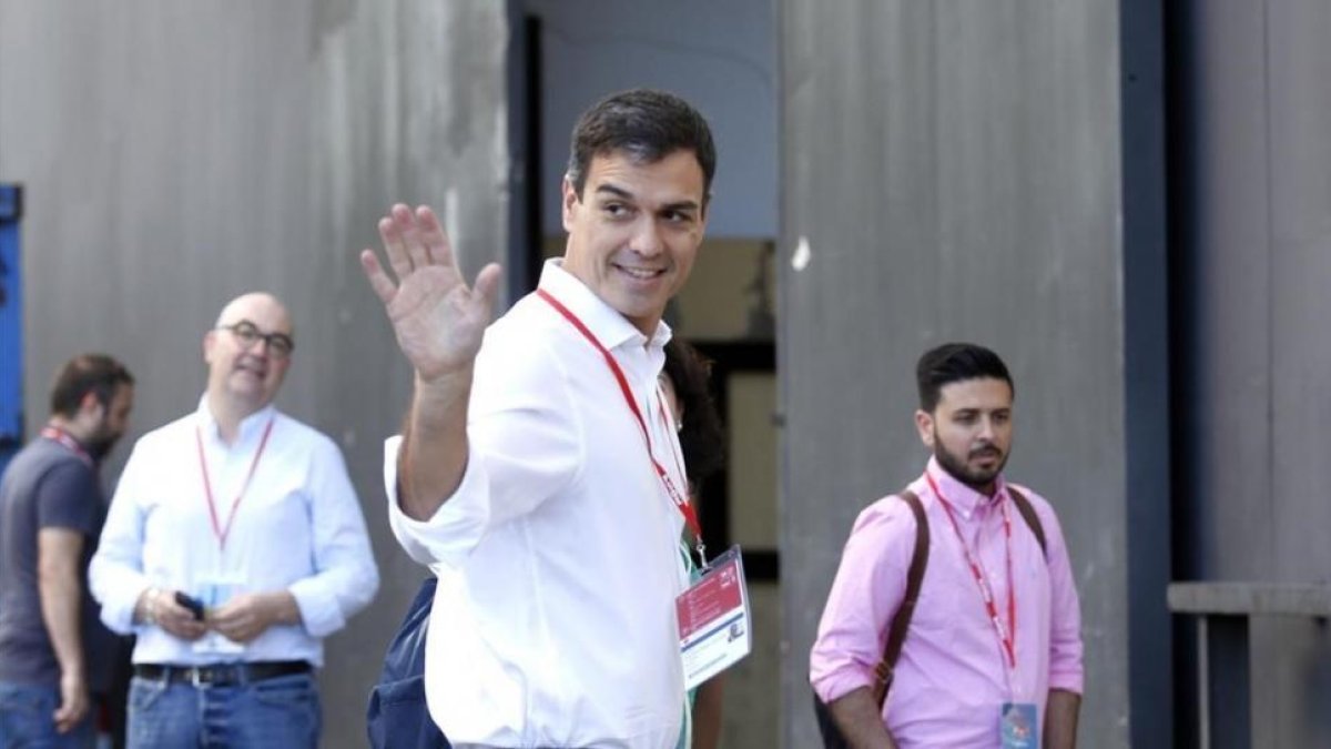 Pedro Sánchez, a su llegada al congreso del PSOE.-DAVID CASTRO