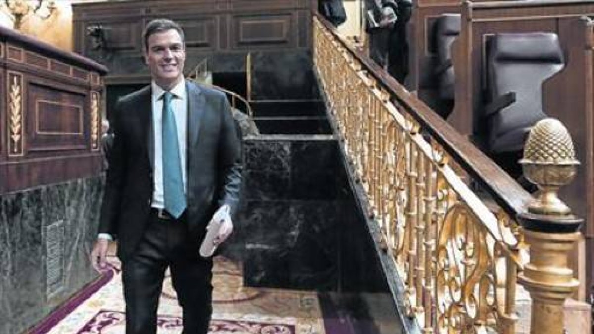 El líder del PSOE, Pedro Sánchez, el pasado 10 de septiembre en el Congreso.-Foto: JUAN MANUEL PRATS