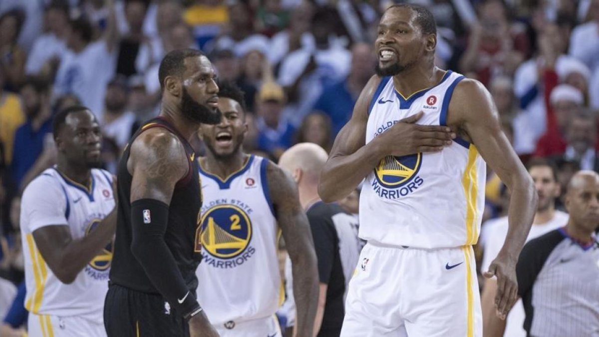 Kevin Durant celebra la victoria ante LeBron James-USA TODAY SPORTS / KYLE TERADA