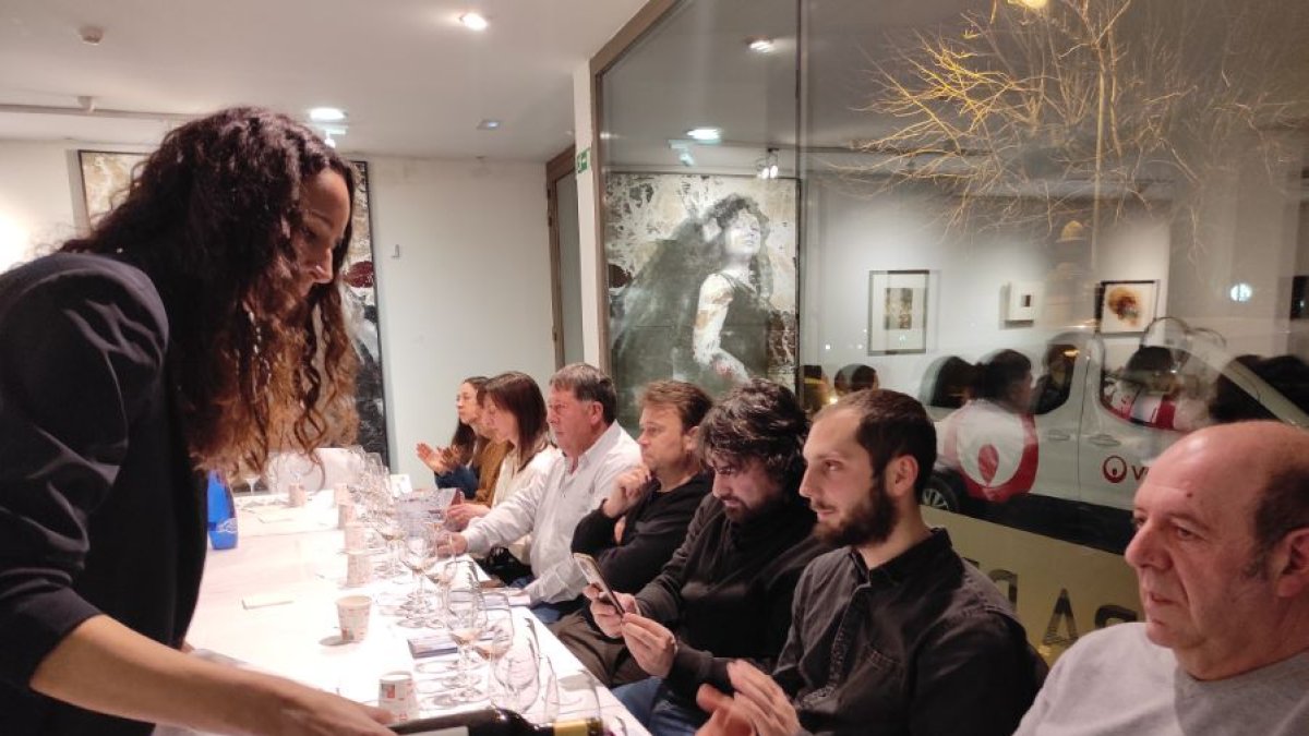 Las bodegas de Atauta Antídoto y Dominio de Es presentaron sus nuevas añadas en una gran cata en Soria. Los nuevos Ribera del Duero de Bertrand Sourdois y David Hernando llegan con 