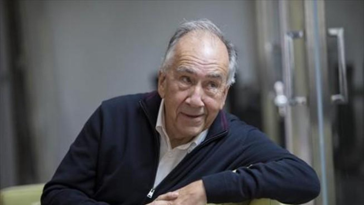Joan Margarit en la Casa del Libro.-FERRAN NADEU