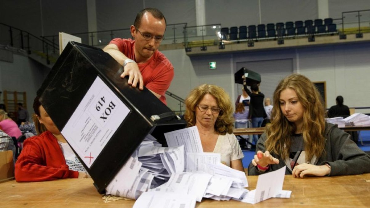Recuento de votos del referéndum en el Emirates Arena de Glasgow, Escocia.-AFP / ROBERT PERRY