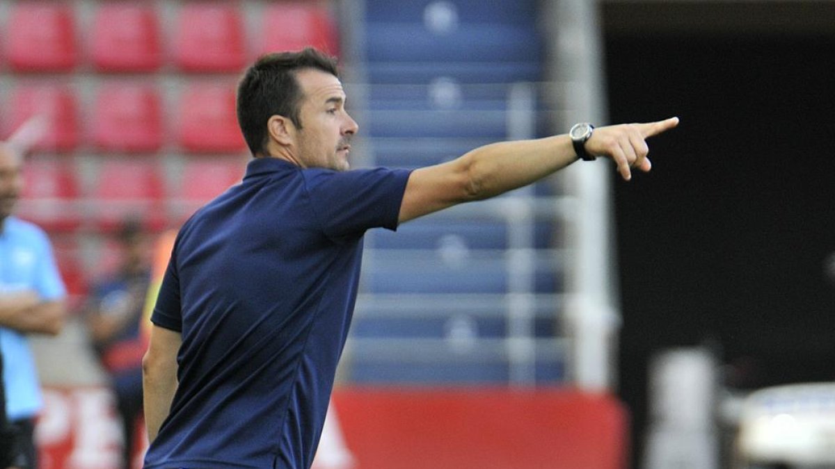López Garai se mostró decepcionado con el nivel que ofreció su equipo en Lugo.-Área 11