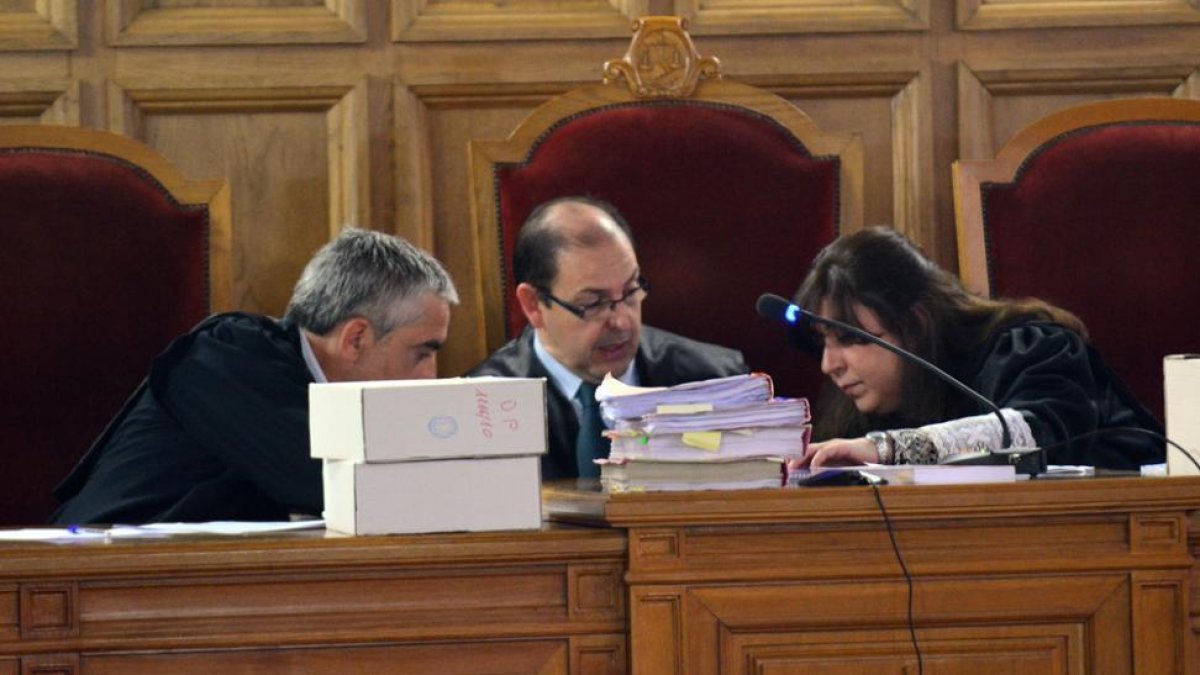 Los tres magistrados de la Audiencia Provicial de Soria.-VALENTÍN GUISANDE