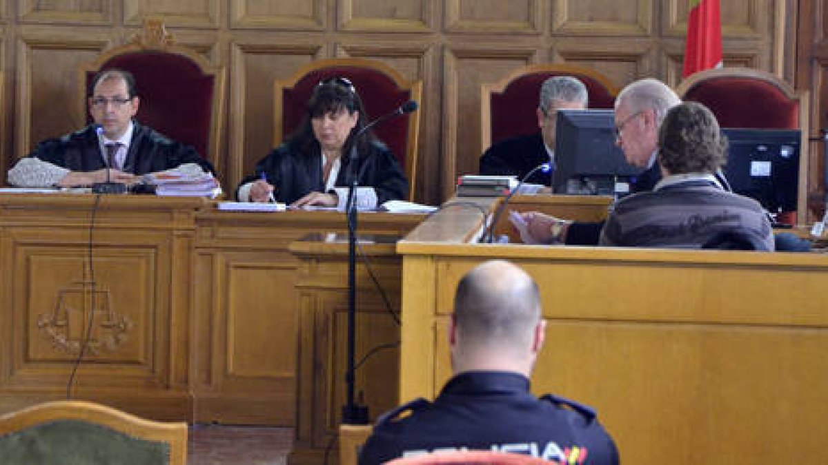 La vista oral se celebró ayer en la Audiencia Provincial. / ÁLVARO MARTÍNEZ-