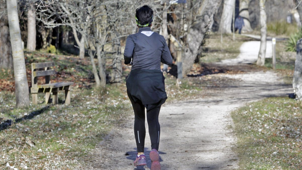Los deportistas pueden ejercitarse en solitario a partir de hoy en su municipio. Luis Ángel Tejedor.