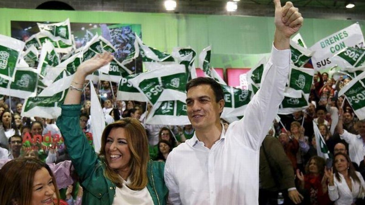 Susana Díaz y Pedro Sánchez, en un acto de la campaña electoral andaluza, el pasado 20 de marzo, en Sevilla.-REUTERS / MARCELO DEL POZO