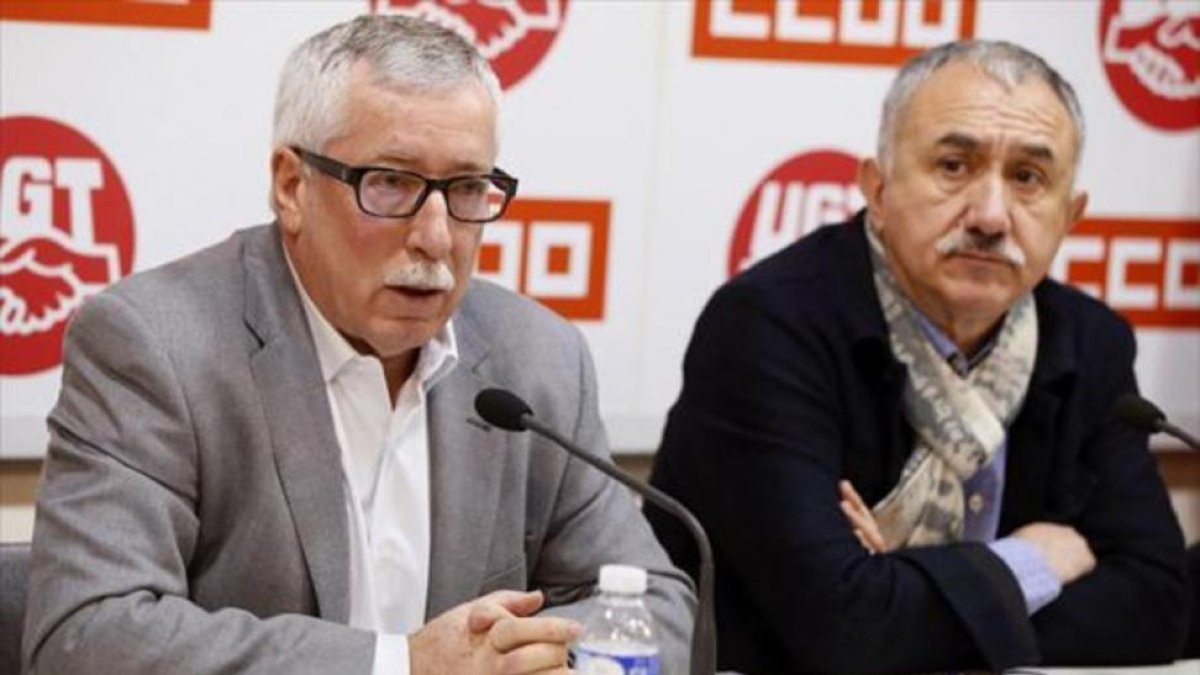 Ignacio Fernández Toxo (izquierda) y Pepe Álvarez, ayer, en Madrid.-FERNANDO ALVARADO
