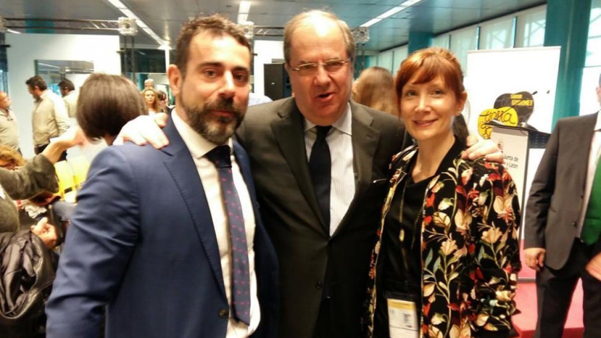 Juan Vicente Herrera junto a Rodrigo Gonzalo y Natalia Carramiñana de Malvasía en Salón Gourmets-D.S.
