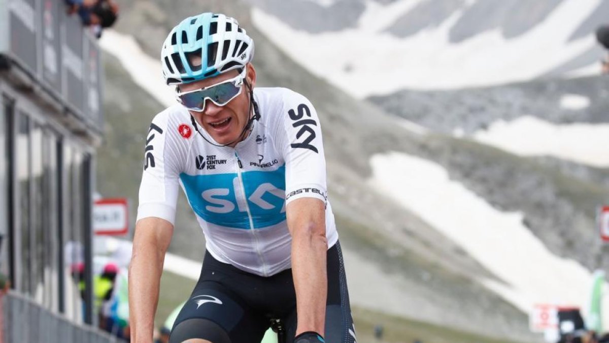 Chris Froome, a su llegada a la cima del Gran Saso.-/ LUK BENIES (AFP)