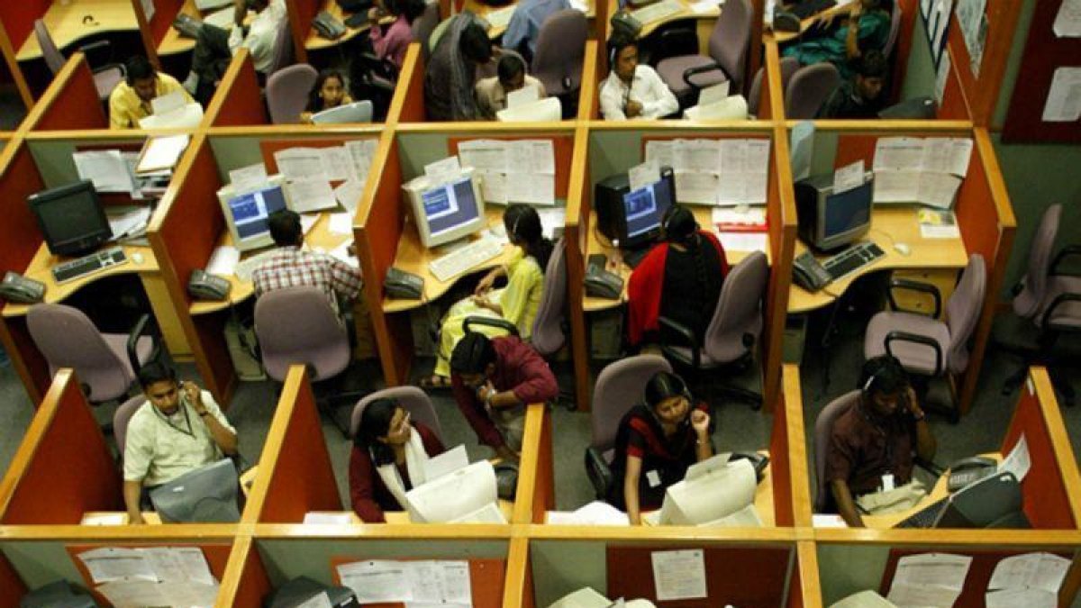 Teleoperadores en la India.-