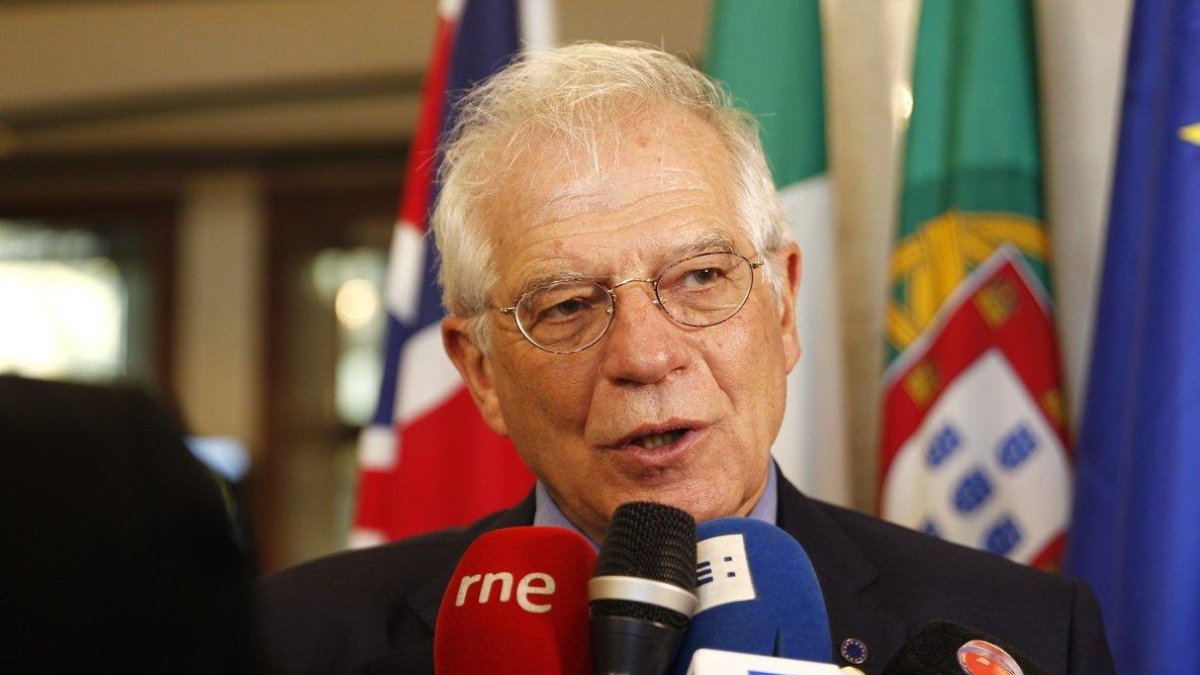 El ministro de Exteriores, Josep Borrell, el 7 de febrero en Montevideo.-EFE