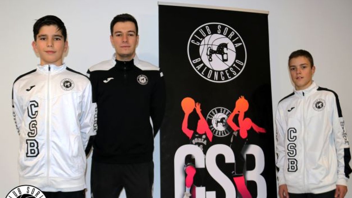 Víctor Chamarro, el entrenador Rubén Sanz y Diego Valero, los tres representantes del CSB en la preselección regional. HDS