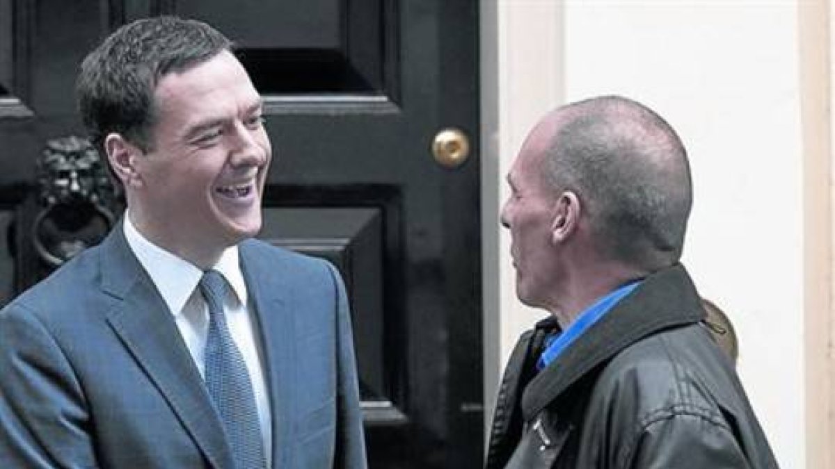 Osborne con Varufakis, en Londres.-Foto:   AP / MAT DUNHAM