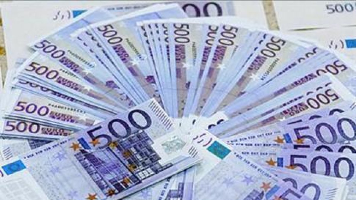 Billetes de 500 euros.-