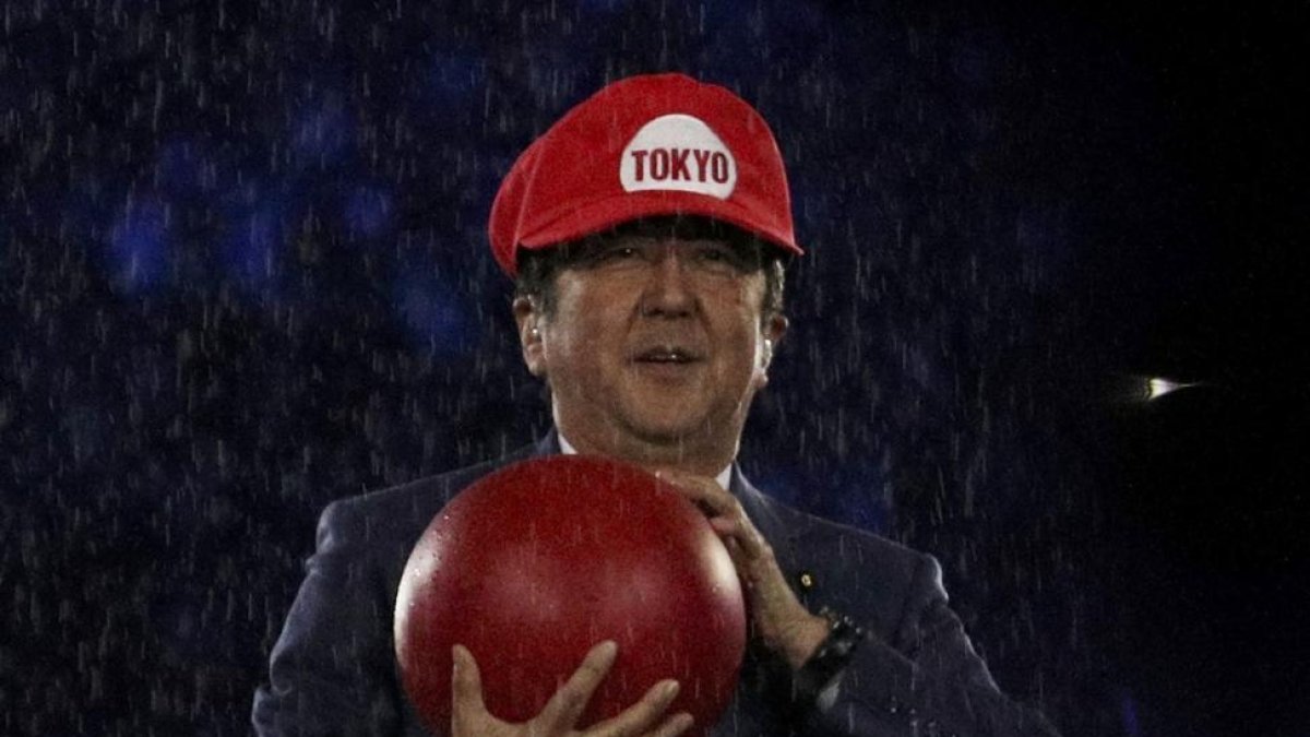 El primer ministro de japón, Shinzo Abe, esta madrugada, en Río de Janeiro.-REUTERS / STOYAN NENOV