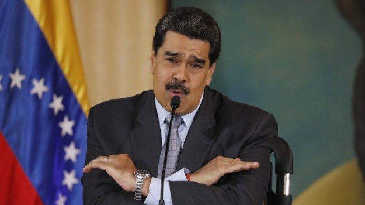 Nicolás Maduro intenta convencer a los venezolanos que Colombia está maquinando derrocarlo a la fuerza.-AP