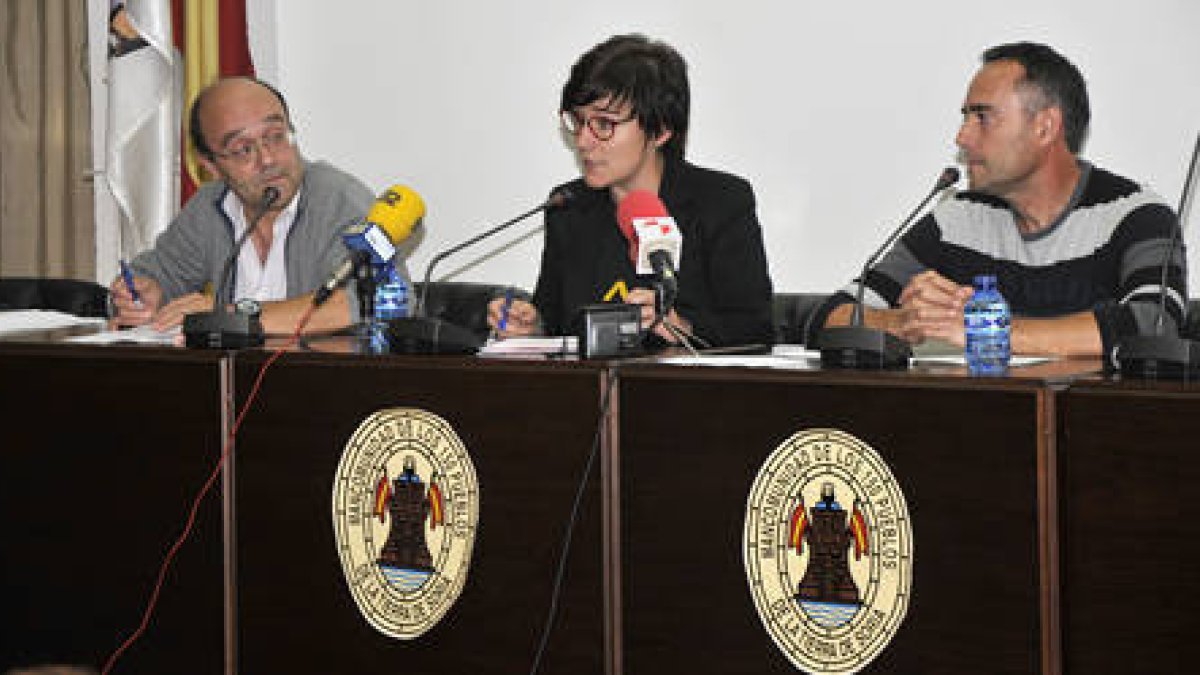 Rodolfo Martínez, Gemma Martínez y Dionisio Martínez anuncian la presentación. / VALENTÍN GUISANDE-