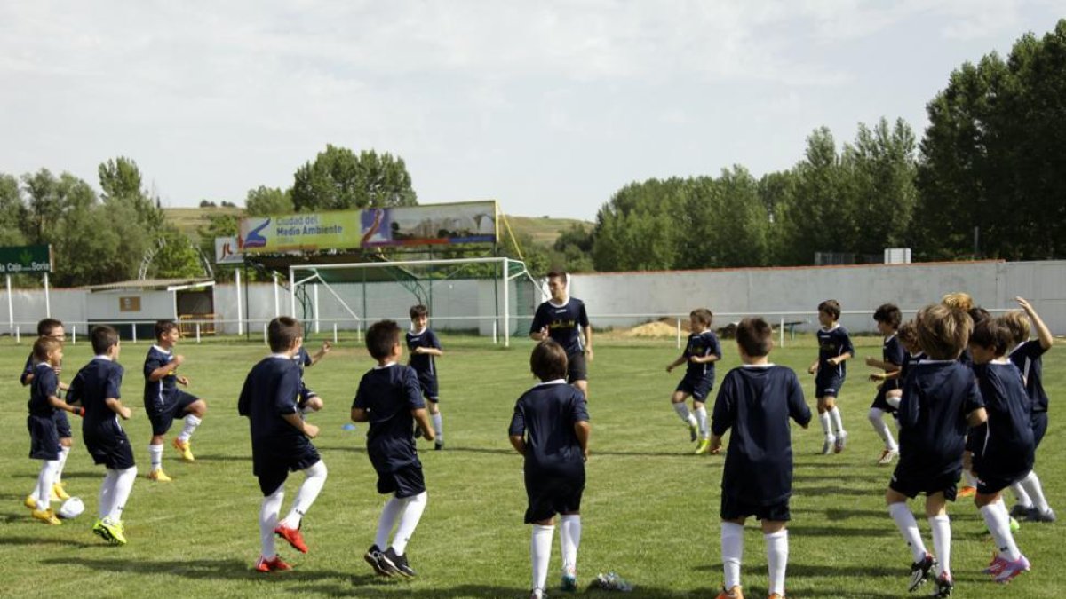 El mes de julio es propicio para los campus de fútbol y este año en la provincia se desarrollarán hasta un total de seis.-Valentín Guisande