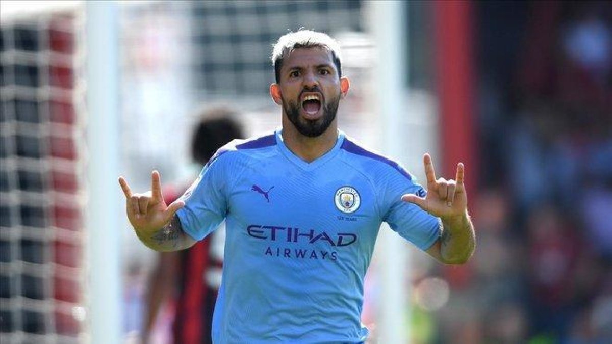 Agüero celebra el 1-3 al Bournemouth en la tercera jornada de la Premier.-GETTY / MIKE HEWITT