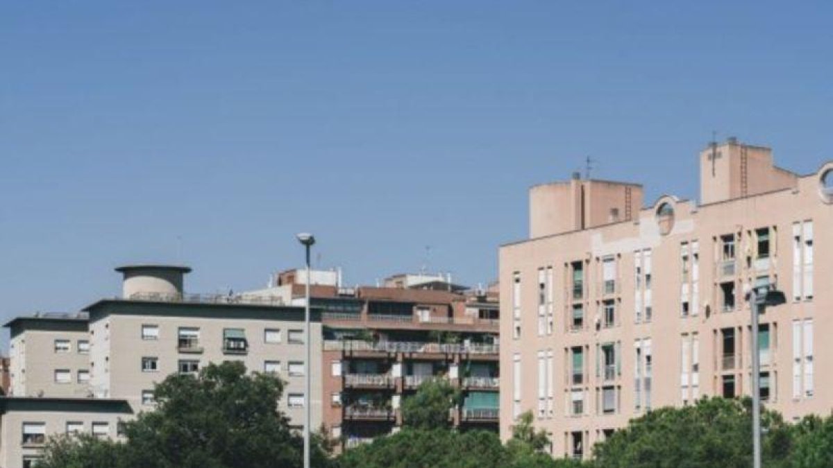 La compraventa de viviendas en Cataluña se dispara más de un 22% en abril.-EL PERIÓDICO
