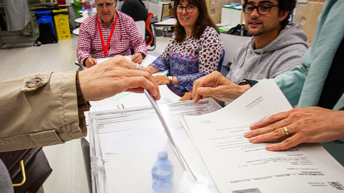 Jornada electoral del 28M en Soria. MARIO TEJEDOR