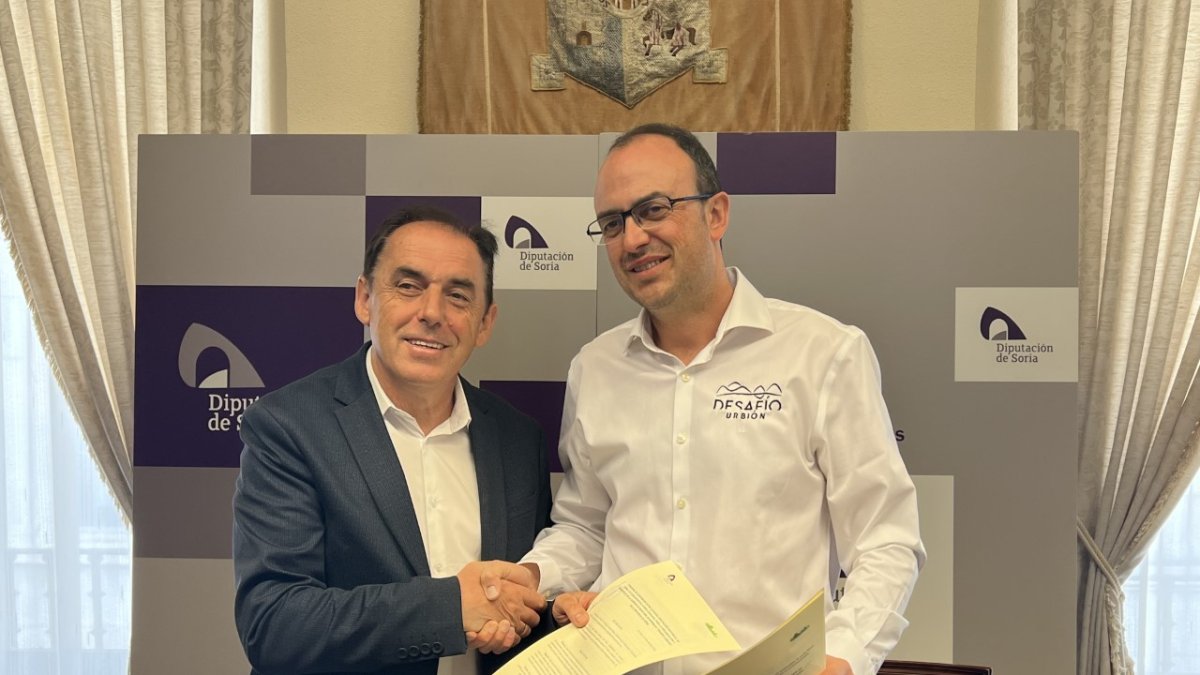 Benito Serrano Mata y Javier Jiménez Serantes firmaron este viernes el acuerdo de colaboración. HDS