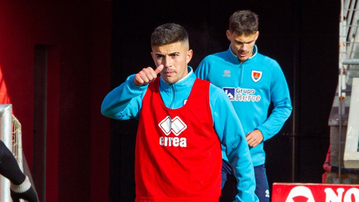 Zarzana, en el entrenamiento del jueves en Los Pajaritos, ya es oficialmente del CD Numancia. MARIO TEJEDOR